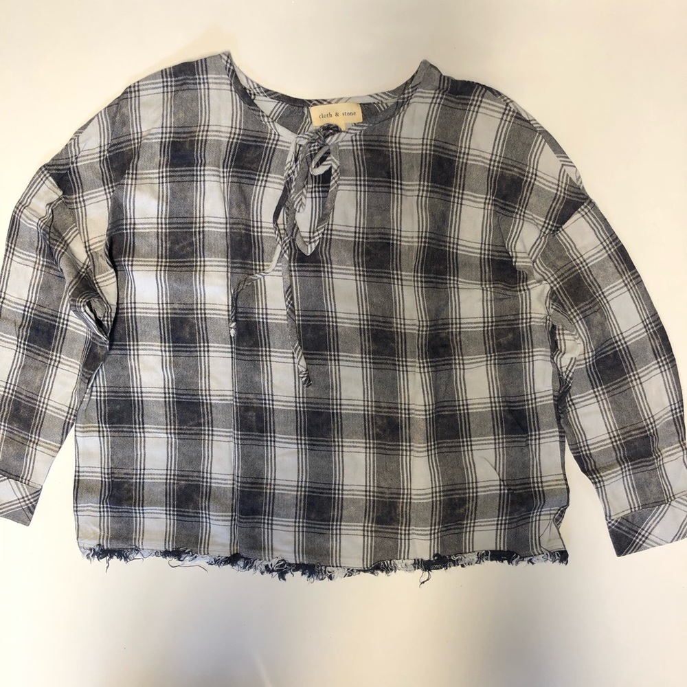 Cloth & stone Long sleeve V-neck top blouse Size XS